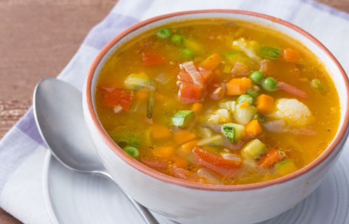 Viajar a través de la sopa minestrone Viajar a través de la sopa minestrone