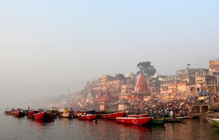 Incineraciones en el río Ganges El Ganges, río sagrado
