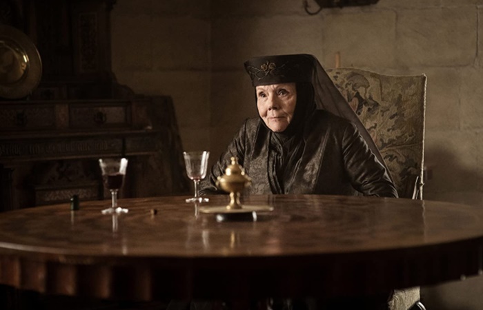 Olenna Tyrell, Juego de tronos, en la selección de abuelos de la televisión Escena de Juego de tronos con Olenna Tyrell. Abuelos de la televisión