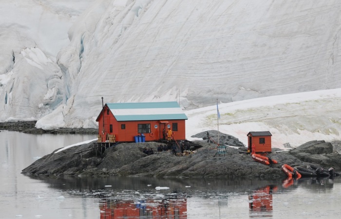 Base Antártica Brown, operativa en verano Base Antártica Brown. Centro de observación antártico
