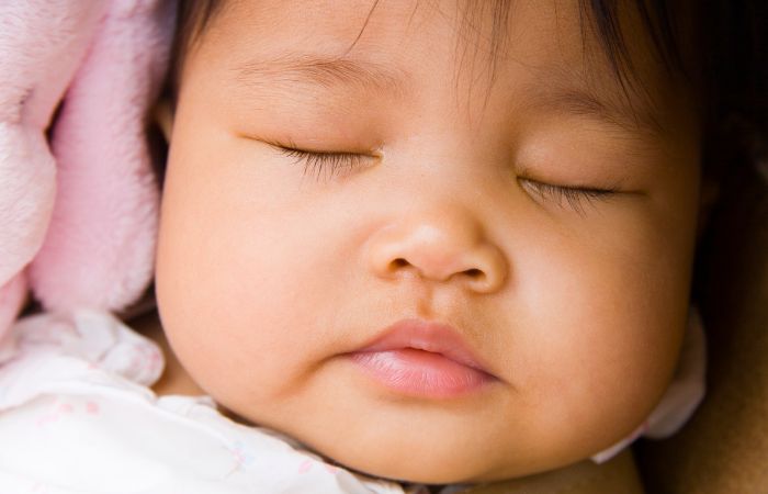Nombres raros de niñas: bebé durmiendo Nombres exóticos de niñas