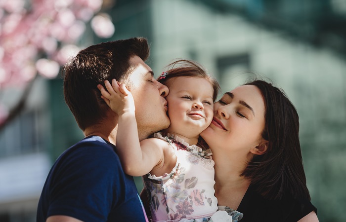 Besos en la boca entre niños para mostrar afecto Besos en la boca entre niños, un conducta normal