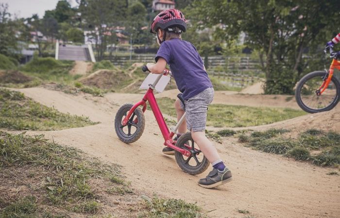 Subiendo cuestas con bicicleta sin pedales Bicicletas sin pedales niños