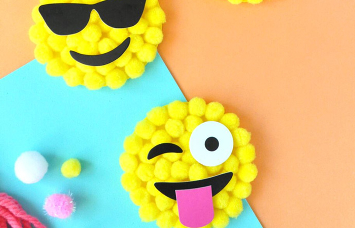 Ideas para regalar en el Día del emoji Broches de fieltro de caritas para el Día del Emoji