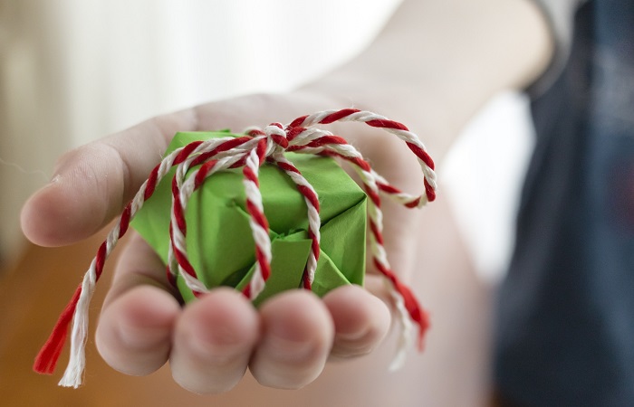 Educación a través de obsequios de los padres sobreprotectores Padres sobreprotectores y regalos