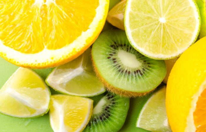 cítricos y otras frutas ricas en vitamina C bodegón de cítricos y kiwi