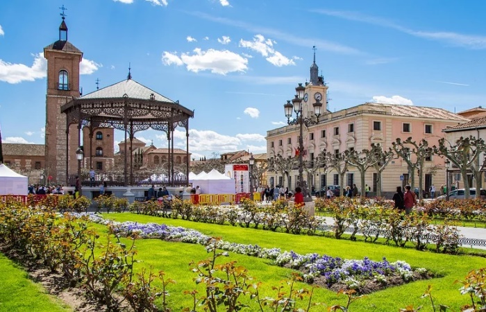 Plaza de Cervantes, en Alcalá de Henares Plaza de Cervantes, Alcalá de Henares. Ciudades y barrios de España patrimonio de la humanidad