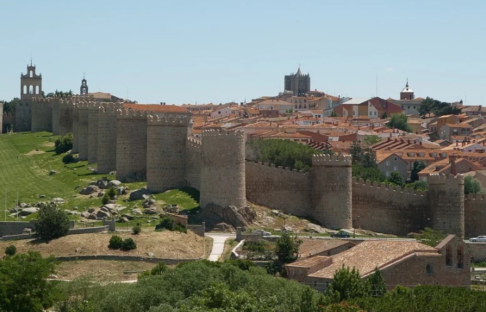 Vistas de avila y su muralla ciudades más antiguas de cada provincia: Ávila
