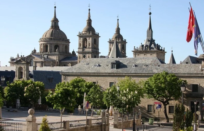 El Real Monasterio de El Escorial es uno de los monumentos más visitados de la Comunidad de Madrid Turismo en las provincias del interior de España: San Lorenzo de El Escorial