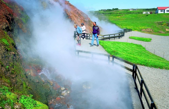 Fuente termal Deildartunguhver Fuente termal Deildartunguhver, una de las curiosidades de islandia