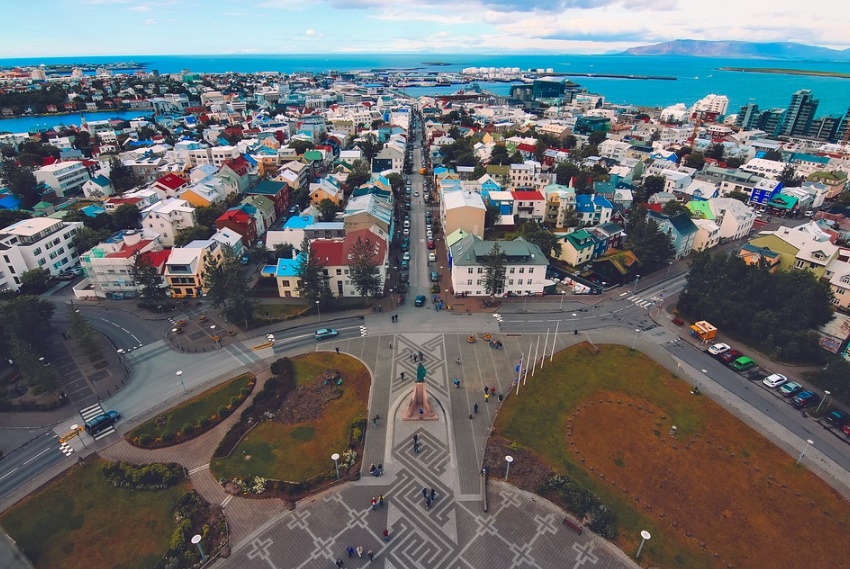 Reykiavic es la ciudad más poblada Vista aérea de Reykiavic. Curiosidades de Islandia