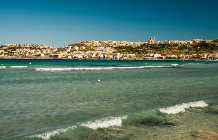 Playa de Ghadira Bay, Mellieha, en Malta Ghadira Bay, Malta