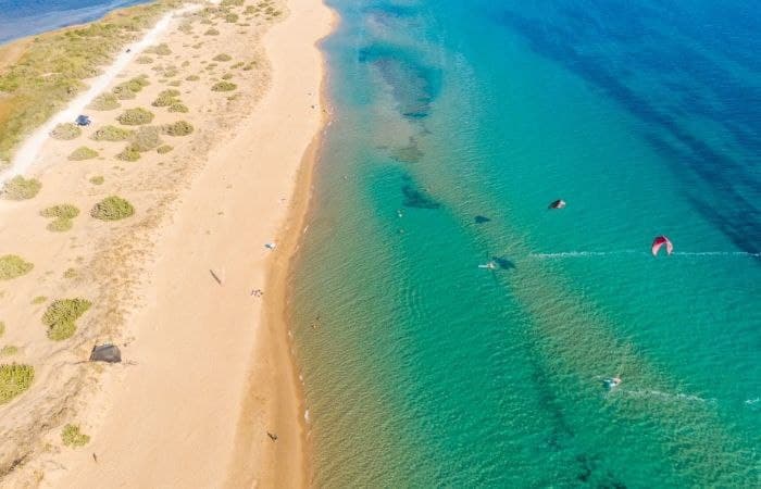 Vista aérea de la playa de Halikounas, en Corfú Playa de Halikounas, en la lista de las playas más seguras de Europa