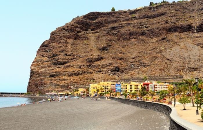 En la isla de La Palma, la playa del Puerto de Tazacorte Playa del Puerto de Tazacorte, La Palma