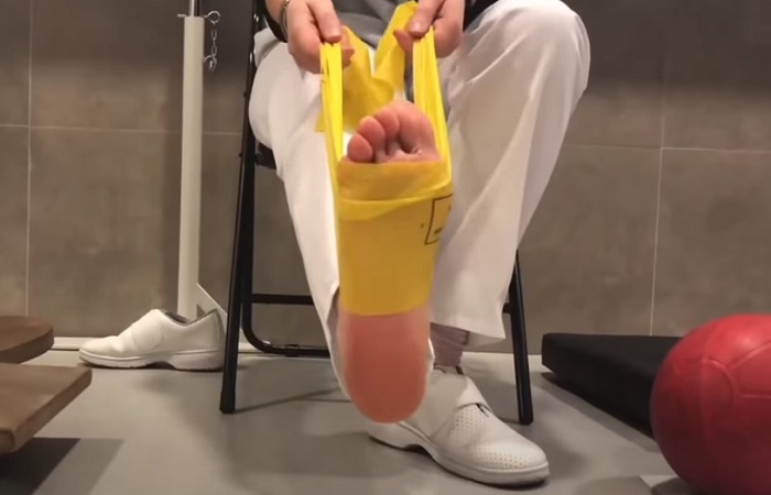 Ejercicios con bandas elásticas para recuperar movilidad y fuerza Esguinces mal curados tratamientos de fisioterapia