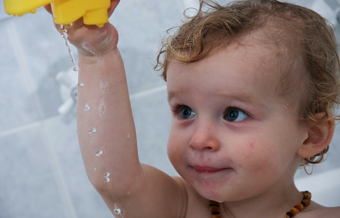 Ducha tras el tratamiento contra la sarna en niños Tratamiento contra la sarna en niños