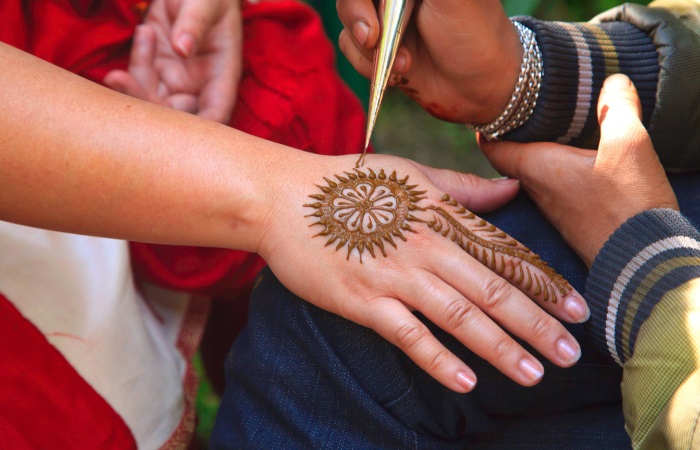 Los tatuajes de henna natural no son peligrosos Tatuajes de henna negra y de henna natural