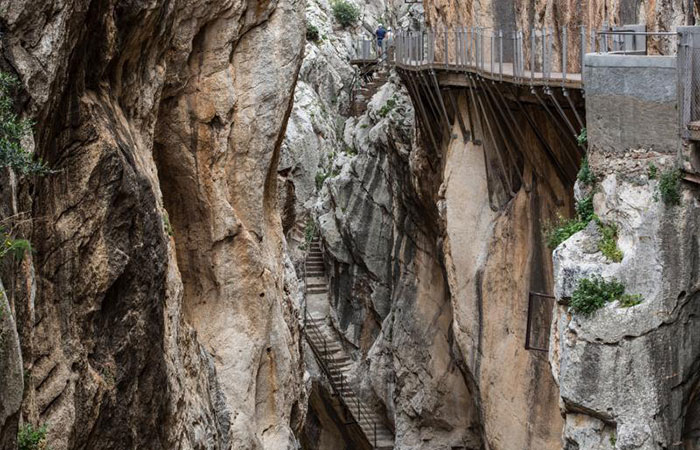 El Caminito del Rey es uno de los senderos más famosos de España Rutas de senderismo para hacer por Europa: Caminito del Rey, en Málaga