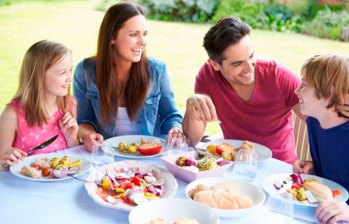 Comer juntos en familia para estrechar vínculos comer juntos en familia para compartir experiencias