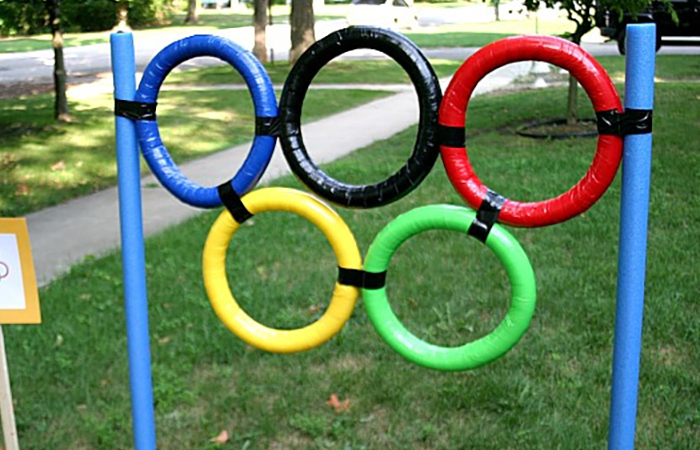 Aros olímpicos con churros de piscina fiesta temática de los Juegos Olímpicos