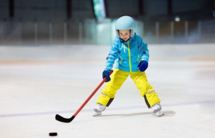 Práctica de deportes proclives a las caídas y al dolor en las costillas Dolor en las costillas por la práctica de algún deporte, (hockey sobre hielo)