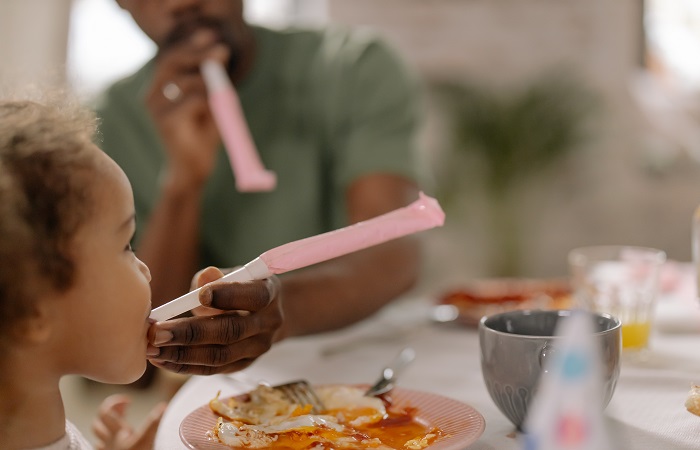 Evitar que los niños coman con el móvil con momentos divertidos Momentos divertidos para evitar que los niños coman con el móvil