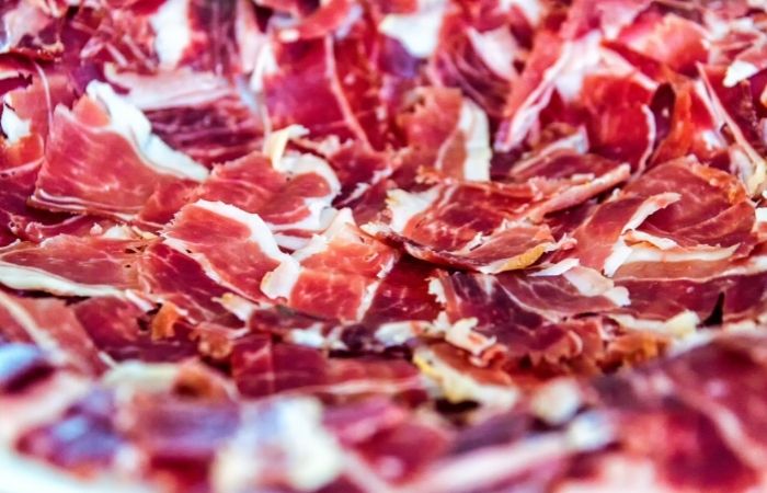 Los cerdos que se han alimentado exclusivamente de bellota tiene grasas monoinsaturadas. Los demás, no.