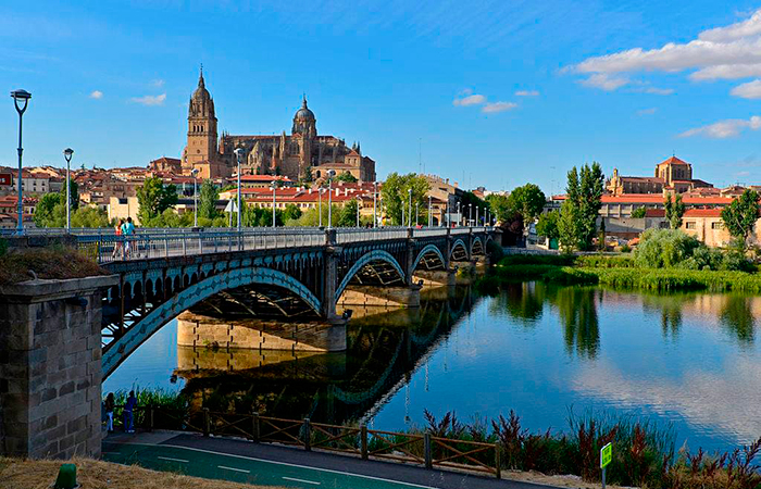 Salamanca, una ciudad cargada de historia y erudición Ciudad de Salamanca, vista desde el otro lado del río