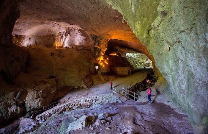 Cuevas de Zugarramurdi, enclave para Las brujas de Zugarramurdi películas de terror y suspense rodadas en España, cuevas de Zugarramurdi