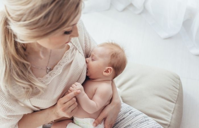 Los bebés que se amamantan tienen menos riesgos de tener alergia a la leche Alergia a la leche: bebés lactantes