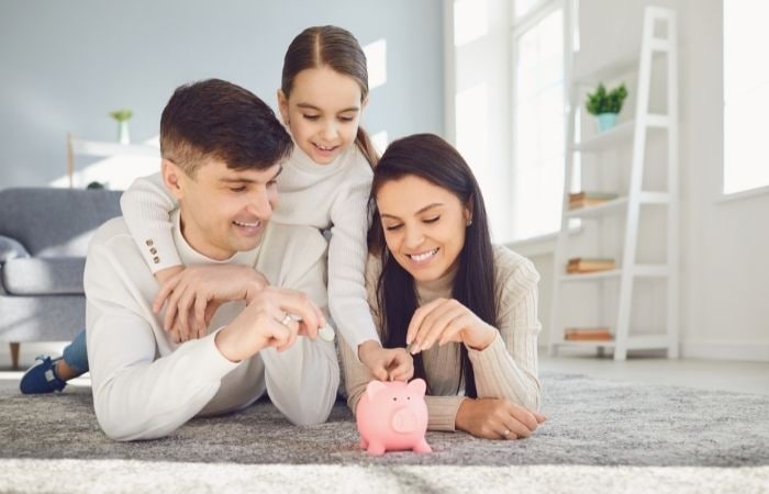 Enseñarles a los niños qué son los impuestos. Una parte de sus ingresos, a la hucha Enseñarles a los niños qué son los impuestos: ahorro