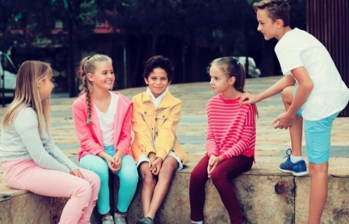 Los niños que no dejan hablar a los demás pueden tener problemas para relacionarse Los niños que no dejan hablar a los demás tendrán problemas en el futuro