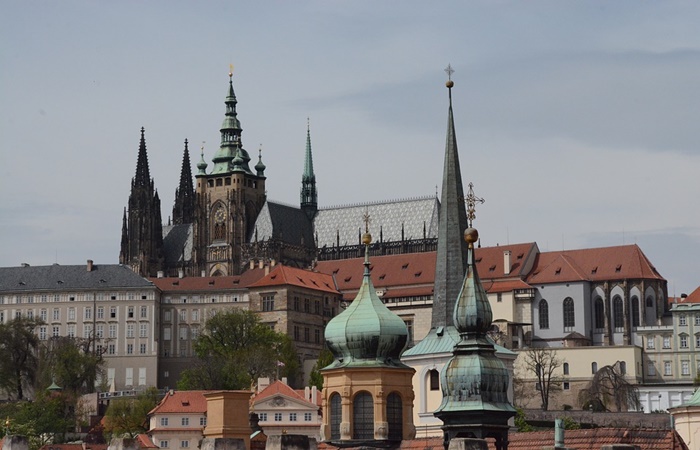 El castillo de Praga es el más grande del mundo Curiosidades de la República Checa: el castillo de Praga