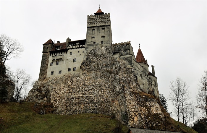 Castillo de Bran, conocido como el Castillo de Drácula Curiosidades de Rumanía: El Castillo de Bran