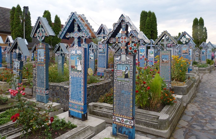 El colorido cementerio de Sapanta Curiosidades de Rumanía: el cementerio alegre de Sapanta