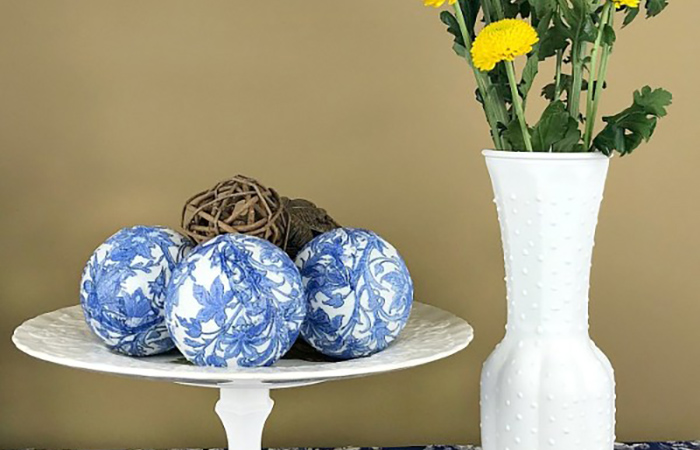 Cómo aplicar la decoración navideña con servilletas de decoupage en las bolas para el árbol Bolas para decoración navideña con servilletas de decoupage