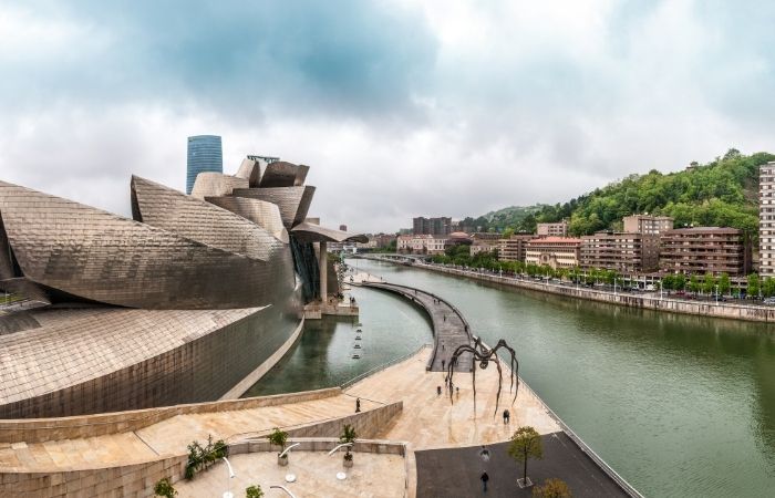El Museo Guggenheim es uno de los iconos más representativos de Bilbao Ciudades con historia: Bilbao