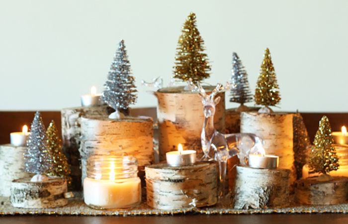 centros de mesa navideños decorativos con troncos de árbol en varias alturas centros de mesa navideños con troncos de madera y arbolitos