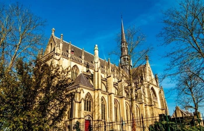 Meerssen ha lanzado una aplicación de senderos ciclistas online para no masificar los lugares más turísticos Basílica de Meerssen