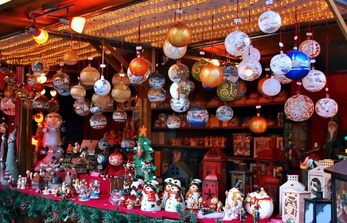 Mercadillo de Navidad en Valencia meracdillo de navidad con artículos decorativos
