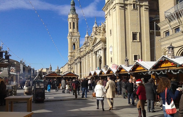Casetas de madera del mercadillo navideño de Zaragoza Mercadillo navideño de Zaragoza