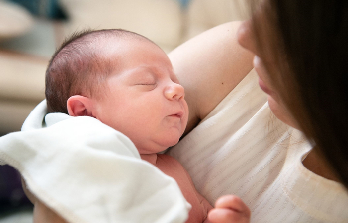 bebé en brazos nombres vascos de niño: bebé en brazos