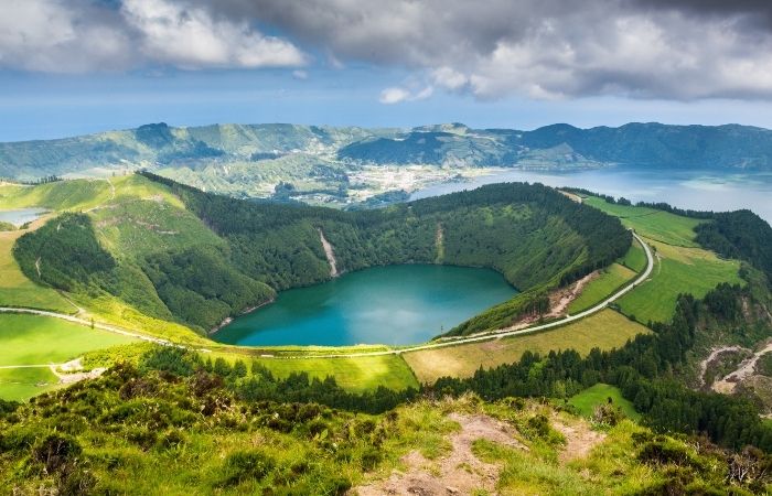 destinos internacionales más buscados: islas azores fotografía area de azores