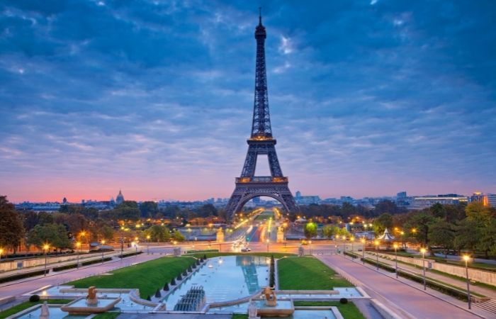 destinos internacionales más buscados Francia: Vista de París y Torre Eiffel fotografía de París con la Torre Eiffel al fondo
