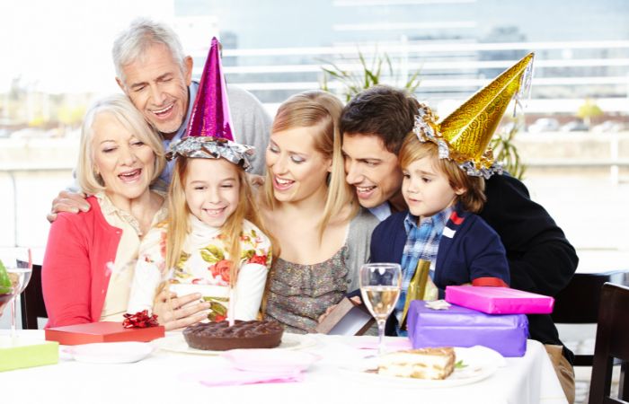 Estrechar vínculos afectivos, uno de los beneficios de celebrar los cumpleaños Beneficios de celebrar los cumpleaños: unión en familia