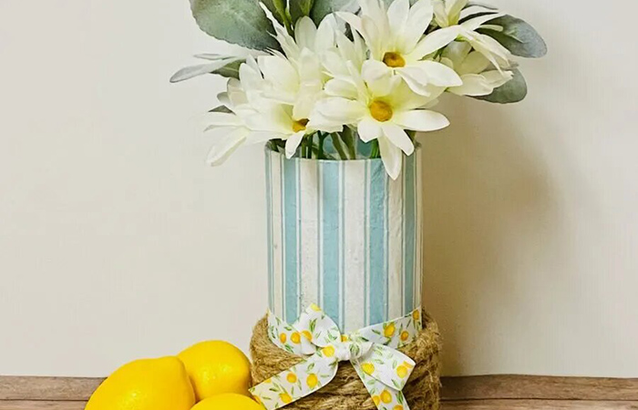 idas con servilletas decoupage: un jarrón para flores Jarrón decorado con servilletas decoupage