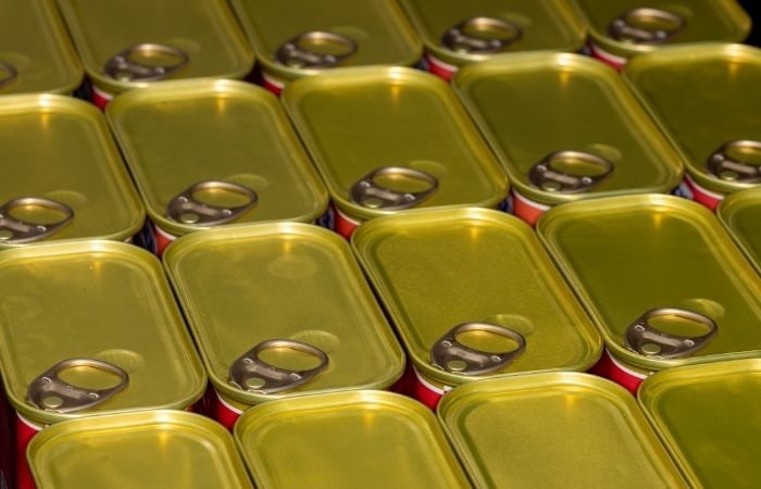 Los preppers almacenan alimentos no perecederos como latas de conserva los preppers acumulan comida, en especial latas
