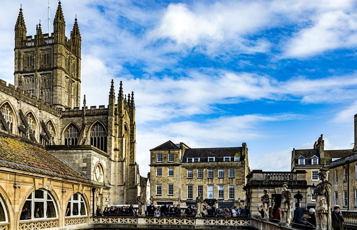 La Abadía de Bath es uno de los monumentos góticos más bonitos del Reino Unido Ciudades pequeñas de Europa para una escapada: Bath