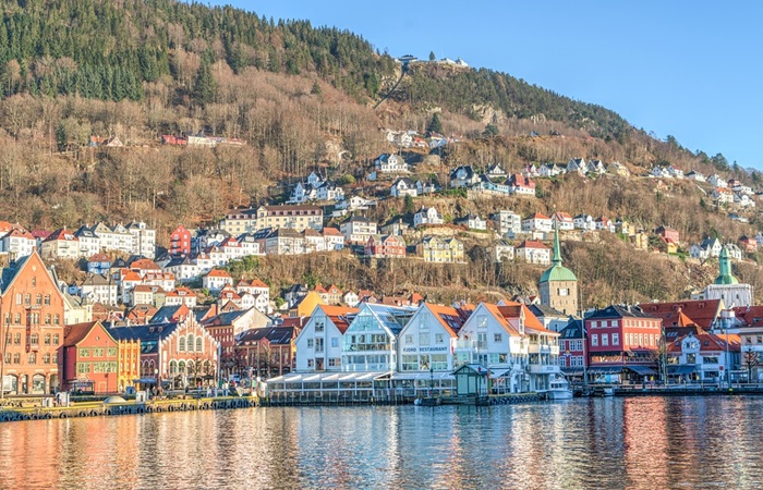 Bergen, a pesar de ser la segunda ciudad más grande de Noruega, conserva su esencia tranquila y rural Bergen, Noruega