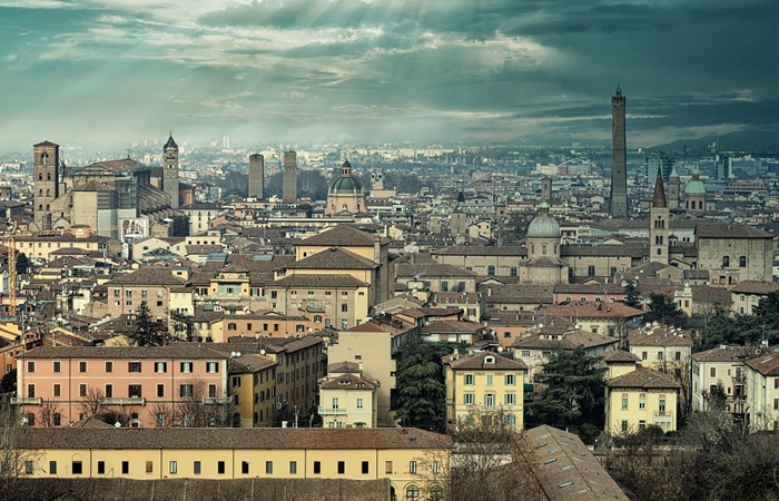 Bolonia posee uno de los cascos históricos medievales mejor conservados Bolonia, Italia